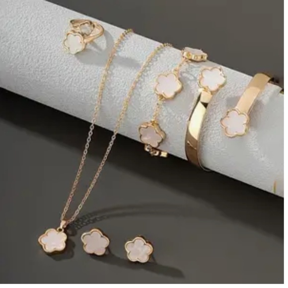 Jewelry - Lucky Clover Women's Necklace, Earrings, Ring & 2 bracelets